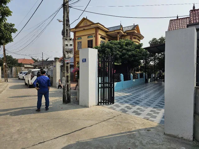 Bán Đất 330m2 có sẵn 120 m2 thổ cư, sẵn nhà 2 tầng, giá 6.1 tỷ có thương lượng tại Xã Minh Trí Huyện Sóc Sơn Hà Nội.