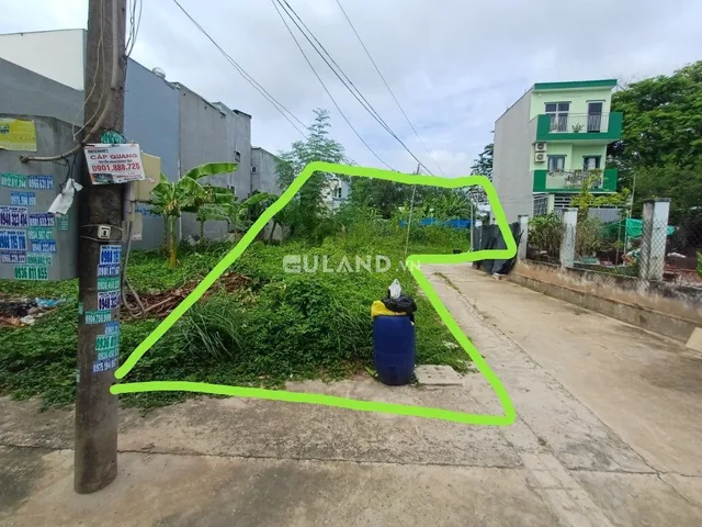 Bán đất 2Mt  có 192m thổ cư 
Hẻm 78 . Bưng ông Thoàn . Xe hơi
