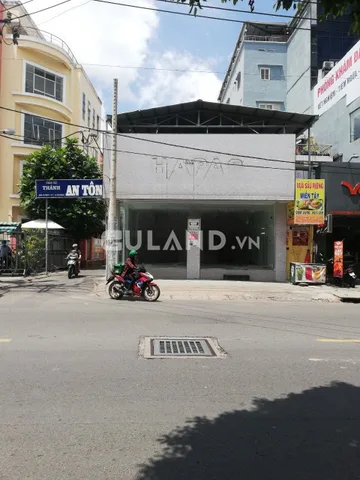 cho thuê căn góc 2MT đường cách mạng tháng tám