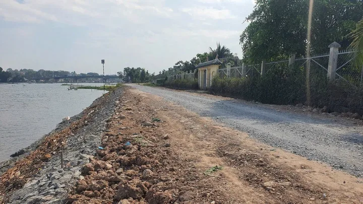 Đất + nhà 2mt Wiu sông Sg thổ cư gần cầu Phú cường