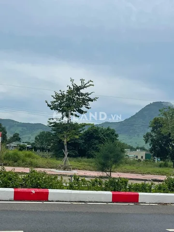 Bán đất thổ cư mặt tiền đường Phạm Văn Đồng, TTHC UBND Huyện Hàm Tân