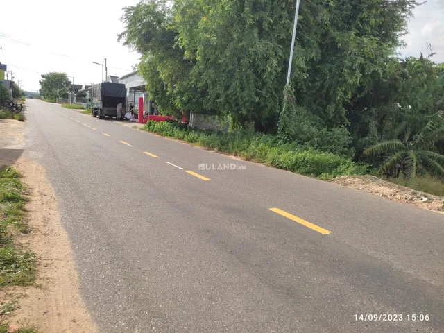 Bán đất mặt tiền đường nhựa view bào Hòa Thắng