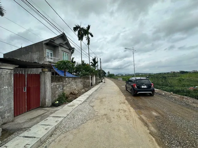 bán lô đất 100m2 mặt đường nhựa, thôn Đông Hoa, xã Hoa Động. giá chỉ 4 tỷ.