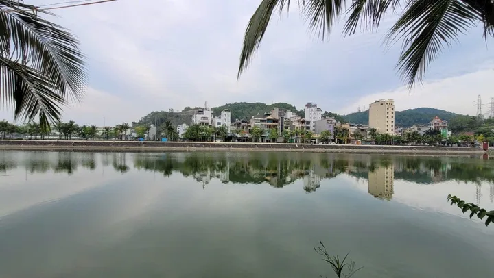 NHÀ MẶT HỒ AO CÁ - GẦN CF CÁ KOI