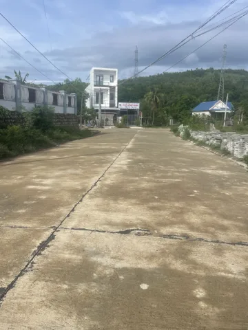 Bán đất Cất nhà tại Chí Thạnh 5x16m full thổ cư. => Giá 5xxtr  Đường to chà bá xe tải vô tư Cách Đường Trần Phú vài bước chân ⭐️ 𝐁𝐃𝐒 𝐓𝐔𝐘 𝐀𝐍- 𝐏𝐇𝐔́ 𝐘𝐄̂𝐍 👉 𝐍𝐡𝐚̣̂𝐧 𝐊𝐲́ 𝐆𝐮̛̉𝐢-𝐌𝐮𝐚 𝐁𝐚́𝐧 𝐁𝐃𝐒 𝐓𝐔𝐘 𝐀𝐍 👉 𝐇𝐨̂̃ 𝐓𝐫𝐨̛̣ 𝐆𝐢𝐚̂́𝐲 𝐓𝐨̛̀ 𝐏𝐡𝐚́𝐩 𝐋𝐲́       -𝐠𝐢𝐚̂́𝐲𝐭𝐨̛̀𝐧𝐡𝐚̀đ𝐚̂́𝐭    