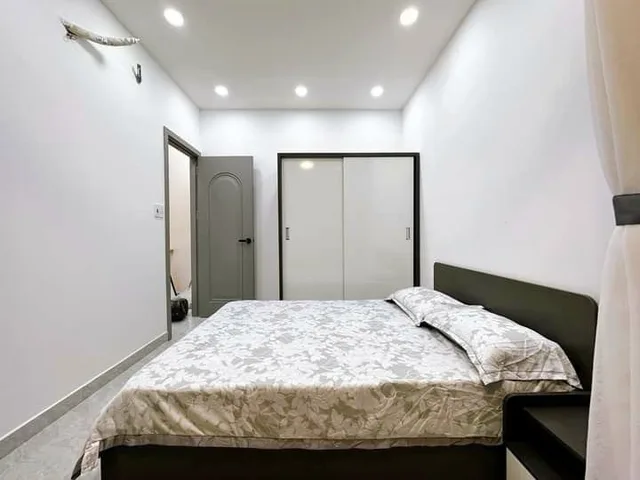 Bán gấp nhà 1 xẹt Phan văn Trị 26m, Quận Bình Thạnh, 4x6.5, Giá 3tỷ2 , 2PN, 2WC, 1 trệt 1 lầu. Liên Hệ: 0559371035 gặp Bảo Ngọc