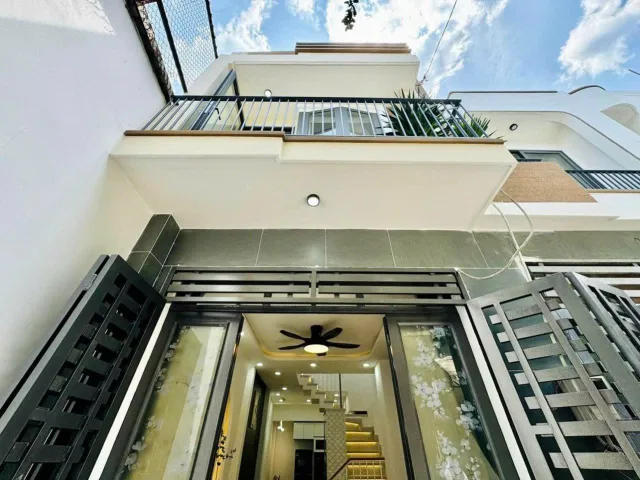 Bán gấp nhà Phạm Văn Bạch, Tân Bình,4.20mx11m, Giá 3tỷ850, 2PN, 2WC. Liên hệ: 0559371035 gặp Bảo Ngọc