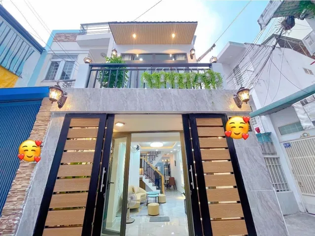 Bán nhà đẹp  Lê Quang Định,Bình Thạnh, 4.1mx12m,giá 3tỷ890,1trệt1lầu+2PN+phòng khách+sân để Xe. Liên Hệ: 0559371035 gặp Bảo Ngọc