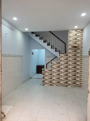Bán gấp nhà Tân Bình Giáp Bắc Hải,Quận 10,5mx16m giá 5tỷ thương lượng,2 tầng+3PN. Liên Hệ: 0559371035 gặp Bảo Ngọc