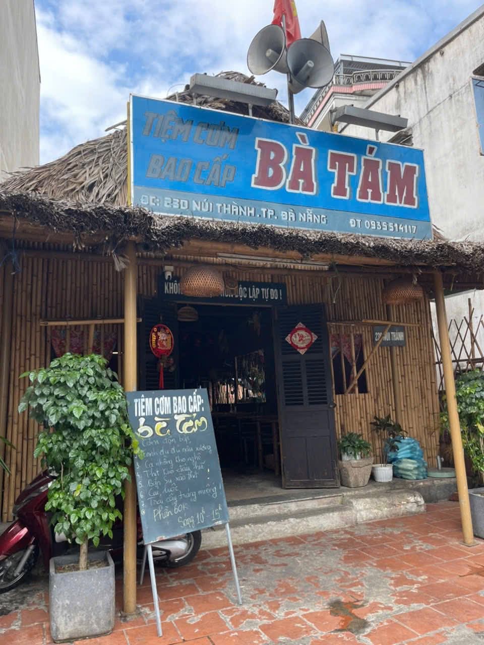 Bán nhà Đường Núi Thành, Hải Châu, DT 224m2 - Giá 22 tỉ